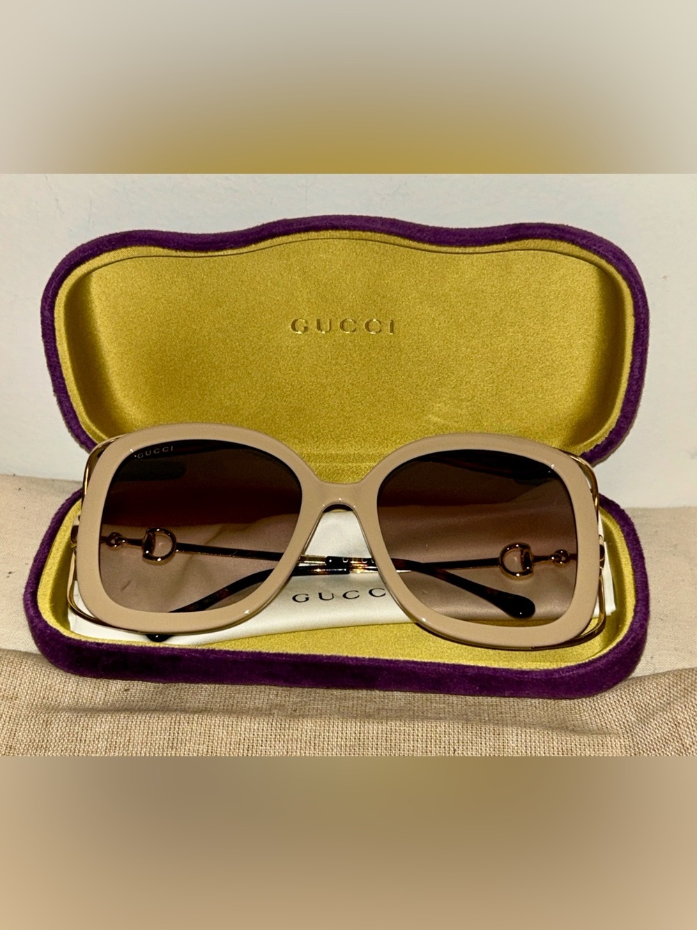GUCCI NEW
Acetate Horsebit Square Frame
Sunglasses GG1021S Pink Tortoise - Picture 2 of 11